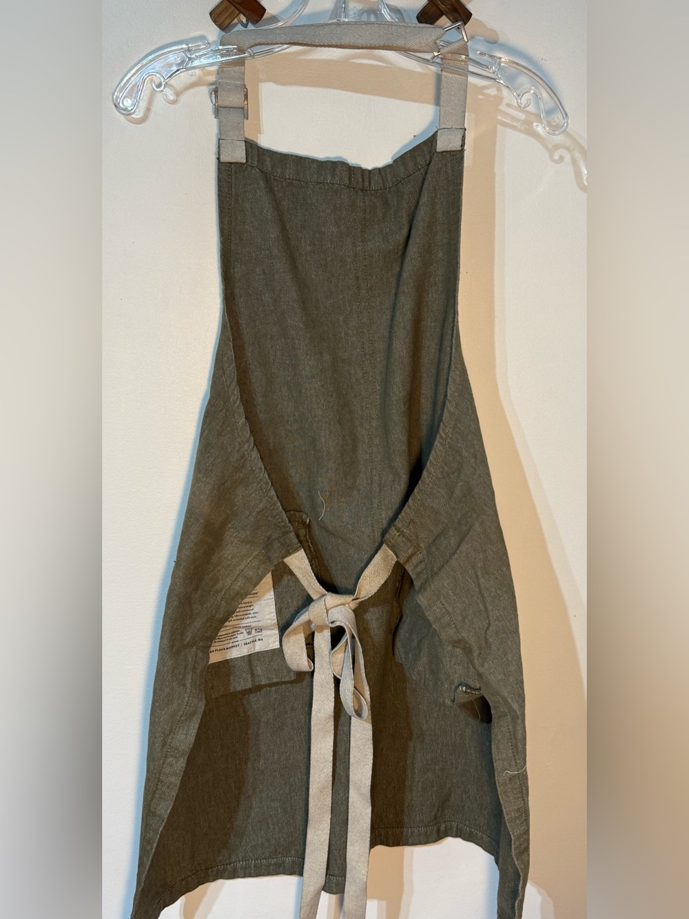 Sur La Table Olive Green 100% premium cotton Apron with Tan Ties - Picture 3 of 5